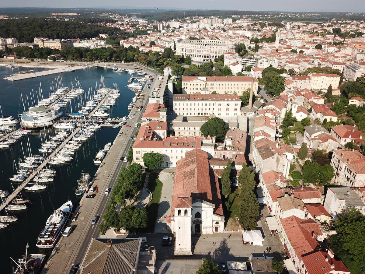 Candler'S Old Town Apartments Pula Exteriér fotografie