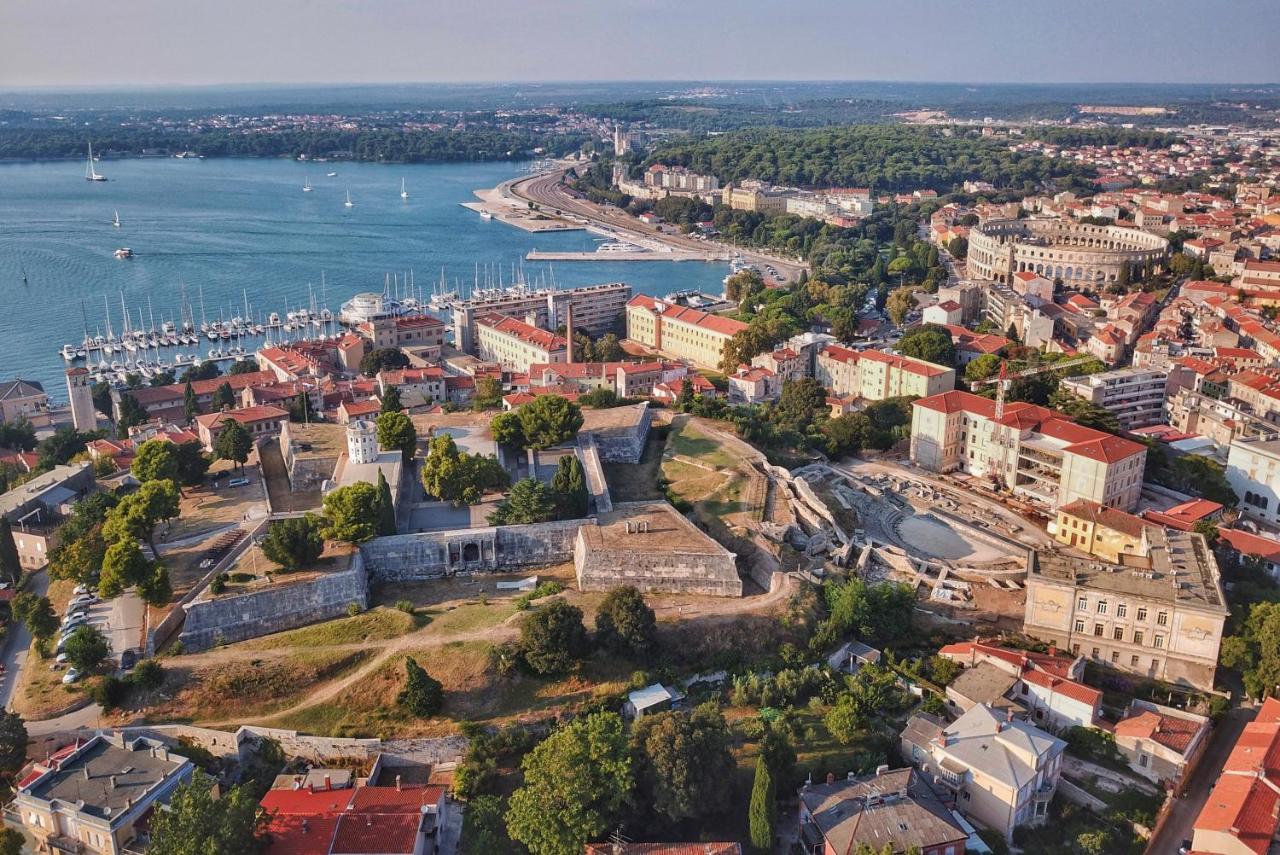 Candler'S Old Town Apartments Pula Exteriér fotografie